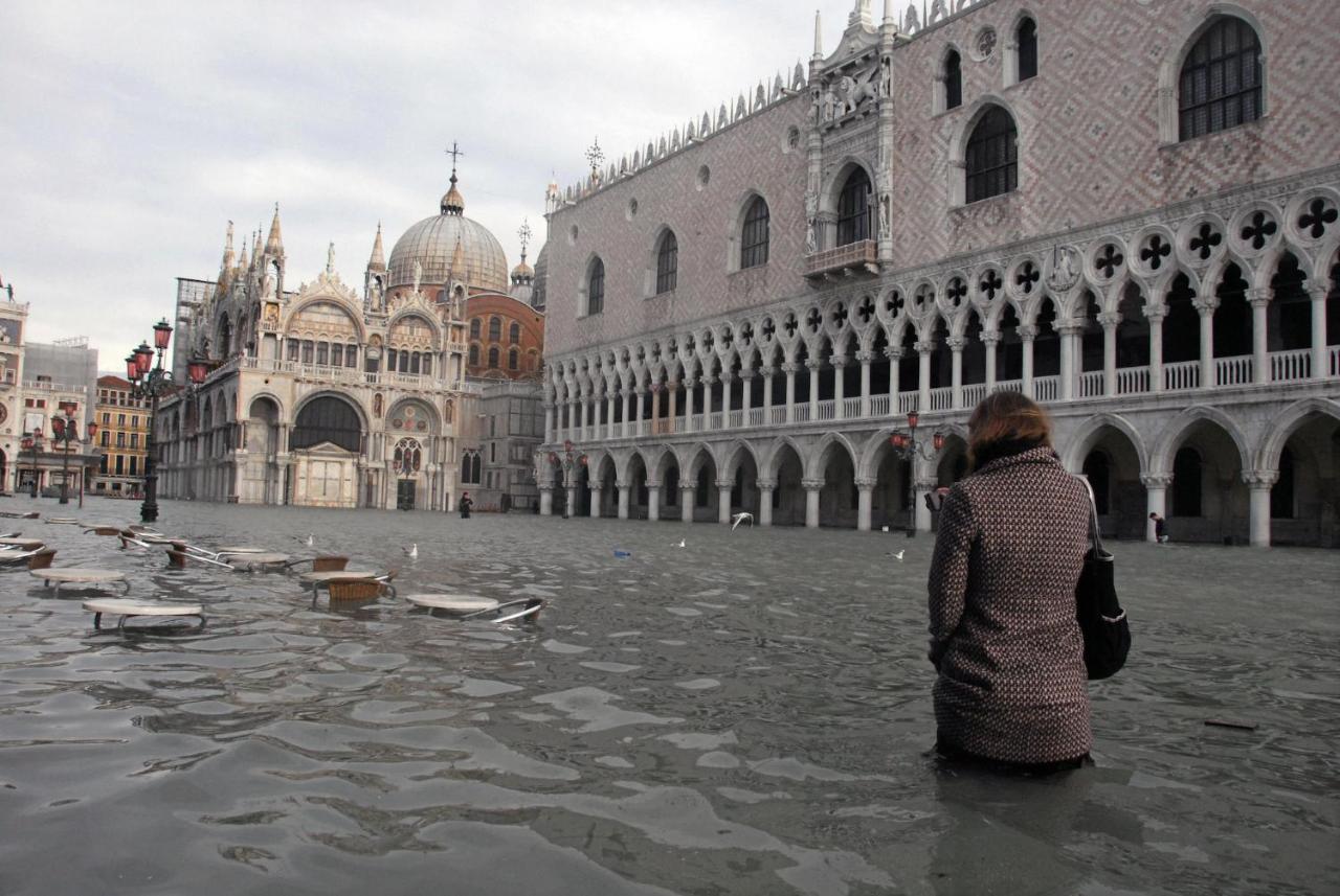 Raggio Di Sole Dietro Piazza San Marco Venecia Exterior foto