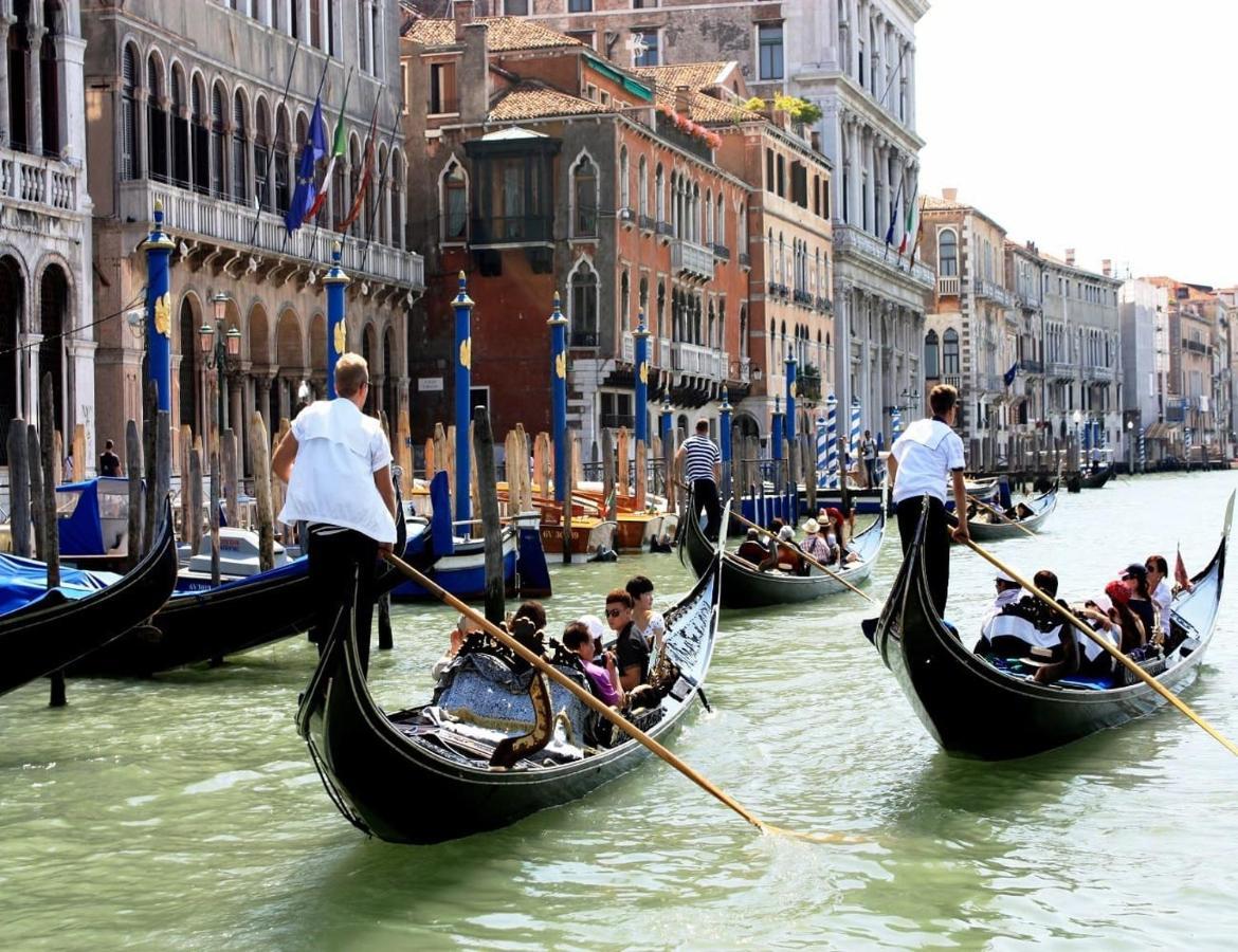 Raggio Di Sole Dietro Piazza San Marco Venecia Exterior foto