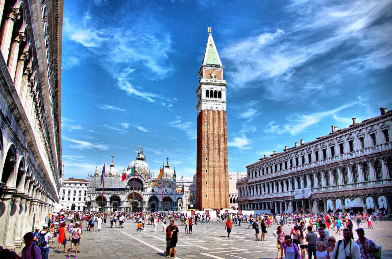 Raggio Di Sole Dietro Piazza San Marco Venecia Exterior foto